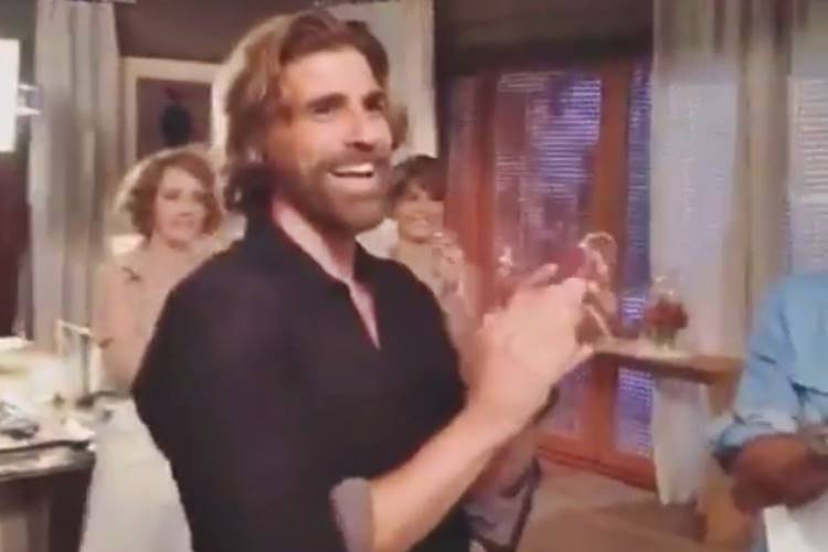 Elenco de “A Lei do Amor” comemora cinco anos da cura do câncer de Reynaldo Gianecchini