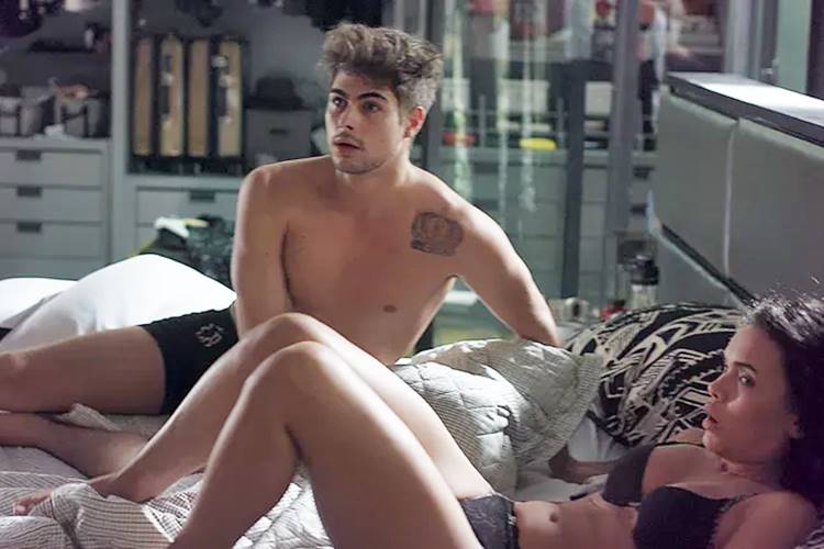 Rock Story - Leo e Stefany na cama