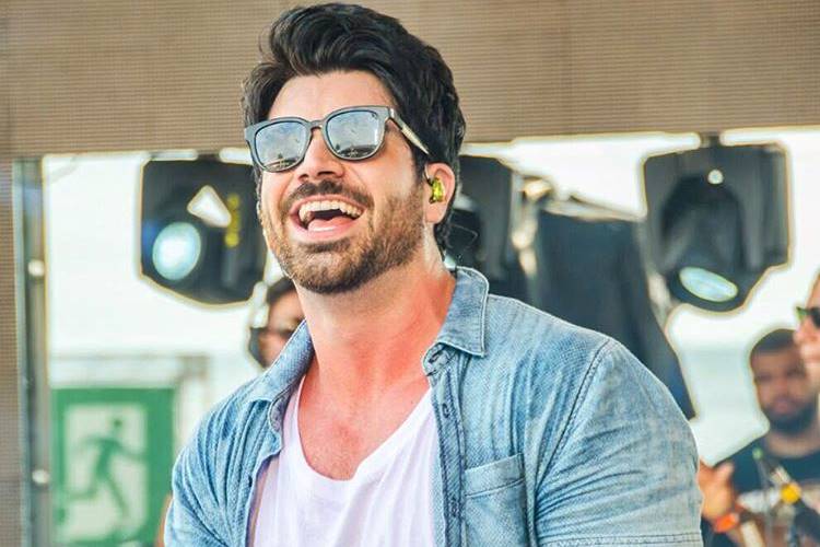 Ex-BBB Rodrigão abandona trio sertanejo e desabafa na web