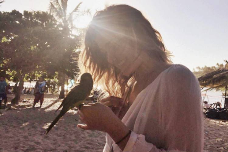 Sasha Meneghel se despede da Bahia após passar réveillon com amigas