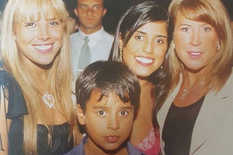 Em foto antiga, Zilu relembra momento com os filhos