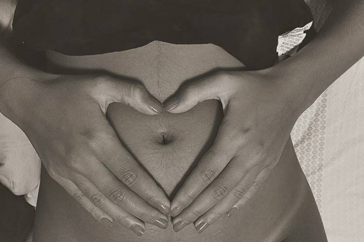 Bruno Gissoni mostra barriguinha de grávida de Yanna Lavigne