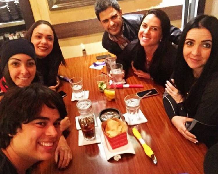 Zeze - Graciele - Igor com a namorada e amigos