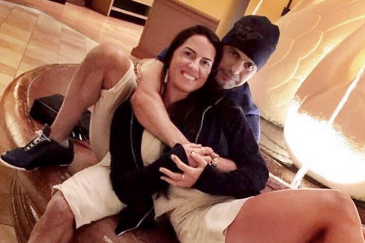 Zezé Di Camargo responde internauta que criticou sua relação com Graciele Lacerda