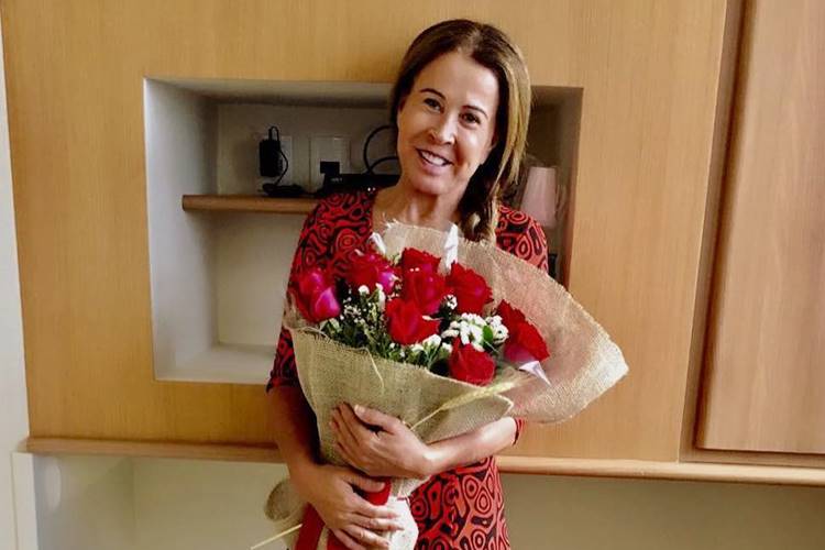 Zilu Camargo recebe alta do hospital
