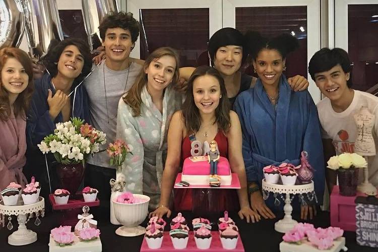 Larissa Manoela comemora 8 milhões de seguidores Larissa Manoela comemora 8 milhões de seguidores / Instagram