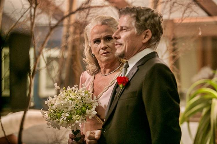 A Lei do Amor - Magnólia e Tião se casam