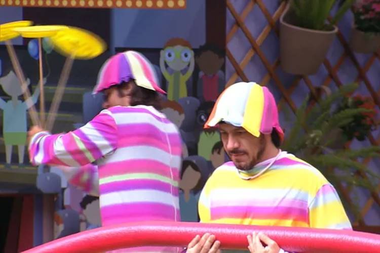 BBB17 - Ilmar e Rômulo cumprem Castigo do Monstro BBB17 - Ilmar e Rômulo cumprem Castigo do Monstro (Reprodução/TV Globo)