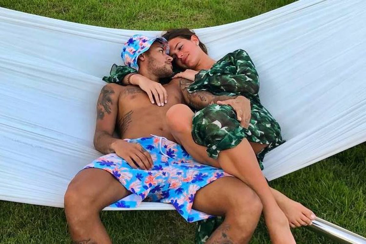 Neymar posta foto com atriz internacional e rende especulações sobre romance