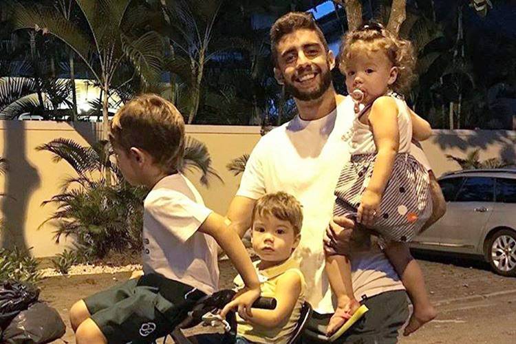 Pedro Scooby com os filhos