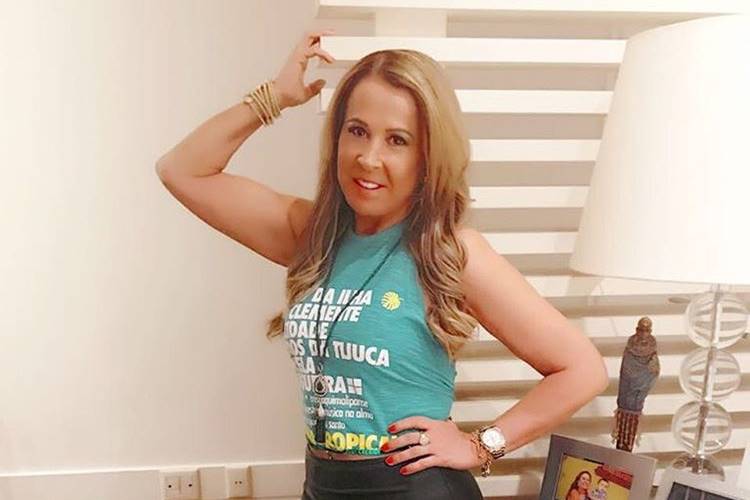 Zilu curte camarote acompanhada de ex-namorado