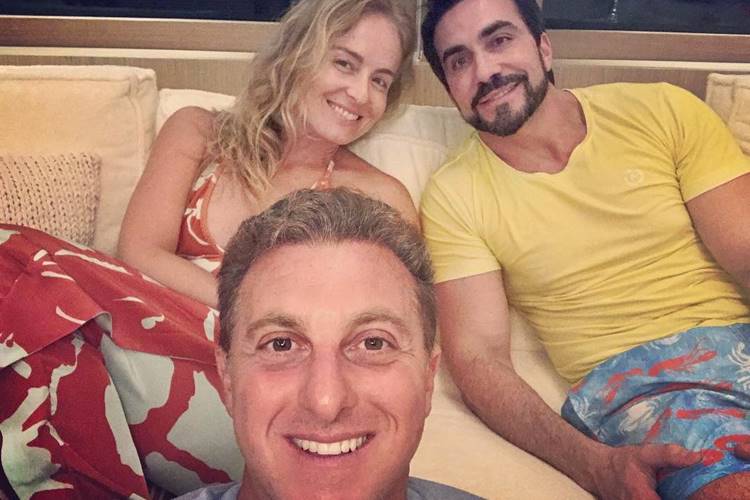 Angélica e Luciano Huck recebem visita do Padre Fábio de Melo
