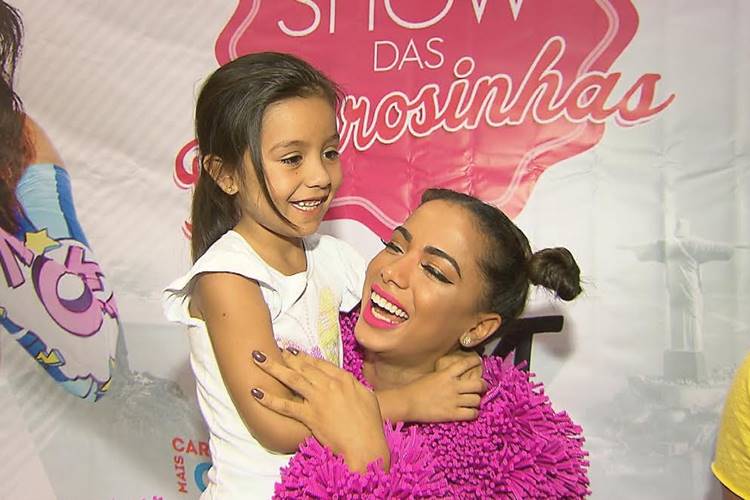 Domingo Show mostra surpresa que Anitta fez para fã
