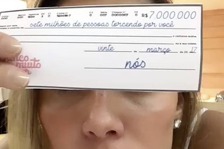 Deborah Secco atinge marca de 7 milhões de seguidores no Instagram e comemora com vídeo – Confira!