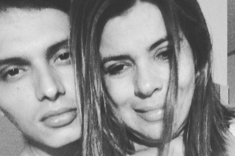 Mara Maravilha posa ao lado do namorado