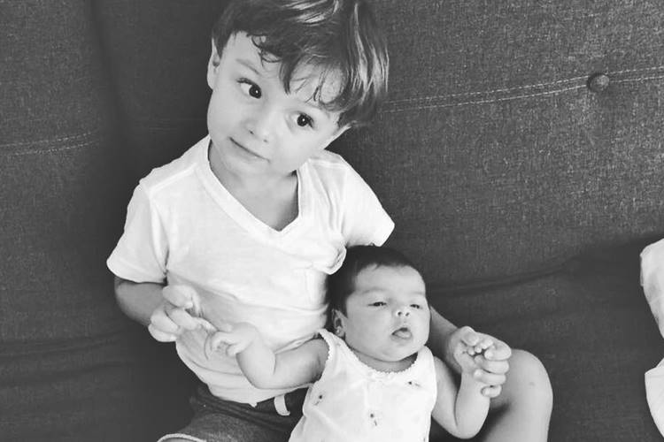 Felipe Simas posta click fofo dos filhos e agita redes sociais