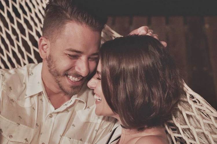 Xororó, pai de Junior Lima, comemora gravidez da nora