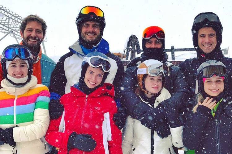 Marina Ruy Barbosa e Xandinho com amigos Marina Ruy Barbosa e Xandinho com amigos/Instagram