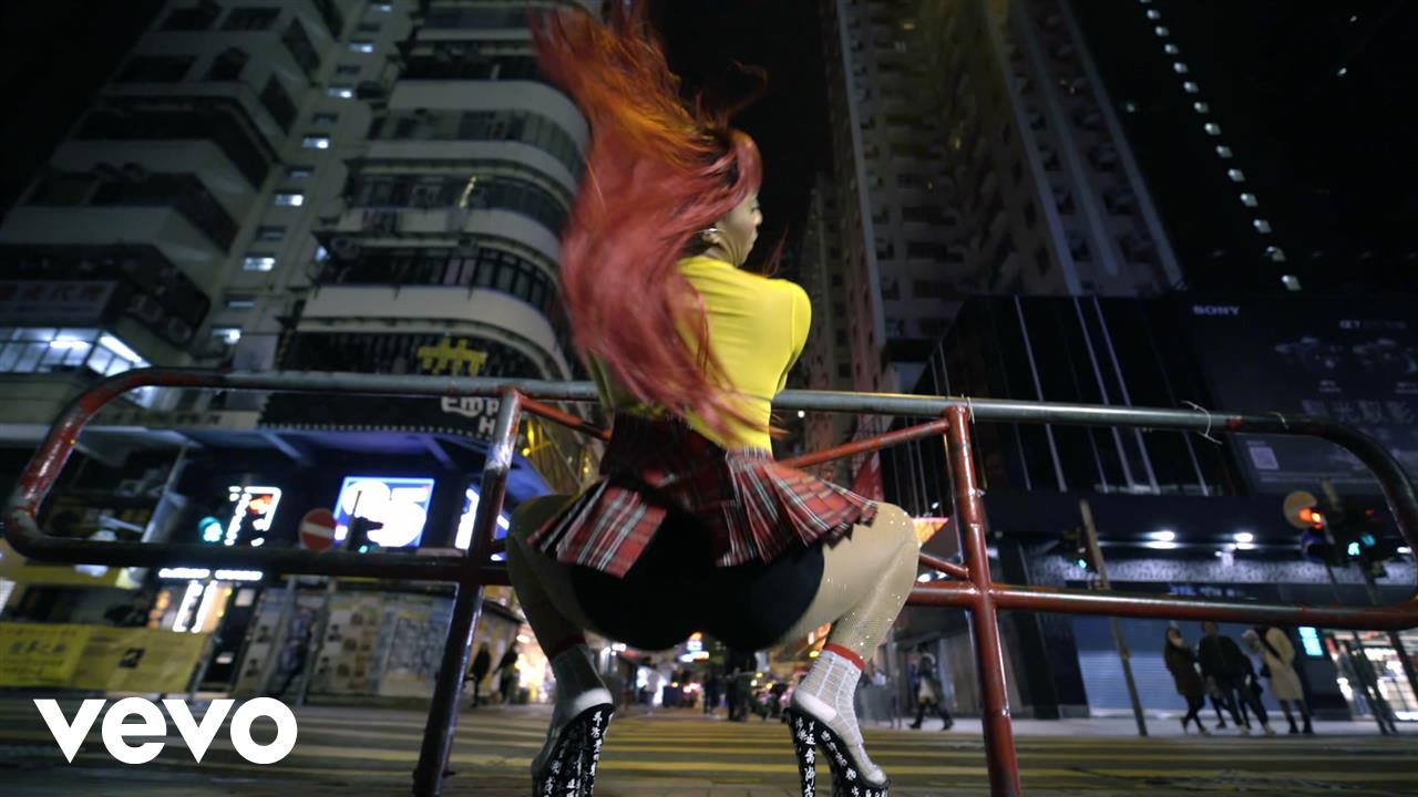 Iggy Azalea lança clipe dançante para a música “MO Bounce”