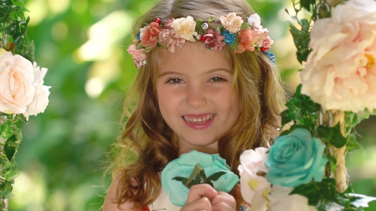 Lorena Queiroz, protagonista de “Carinha do Anjo”, lança o primeiro clipe – Veja a fofura!