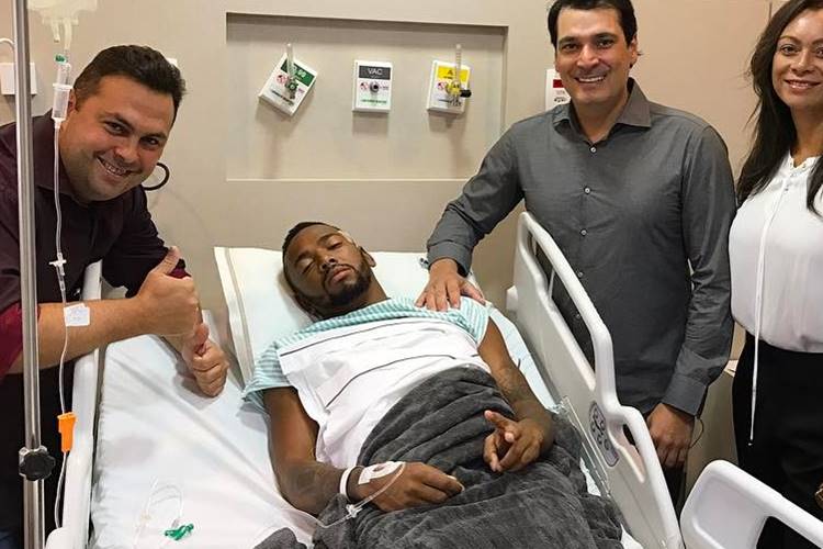 Nego do Borel passa por cirurgia