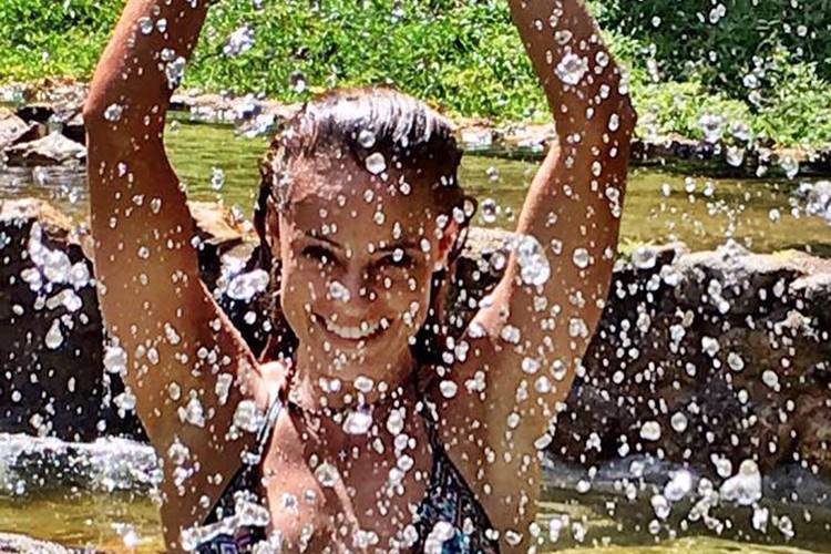 Paolla Oliveira mostra corpão de biquíni e arranca elogios dos internautas