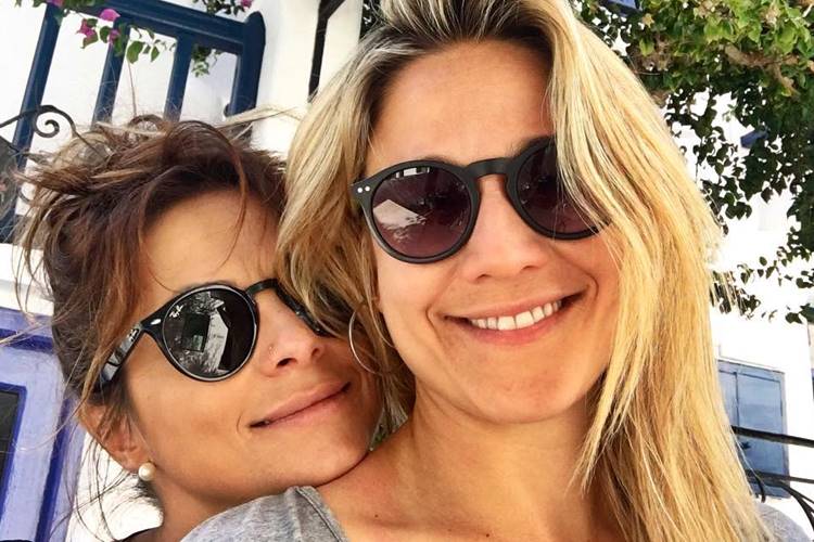 Fernanda Gentil se declara para namorada na web