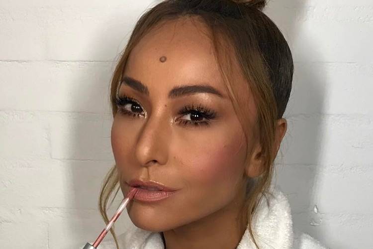 Sabrina Sato usa vestido inspirado em princesa da Disney