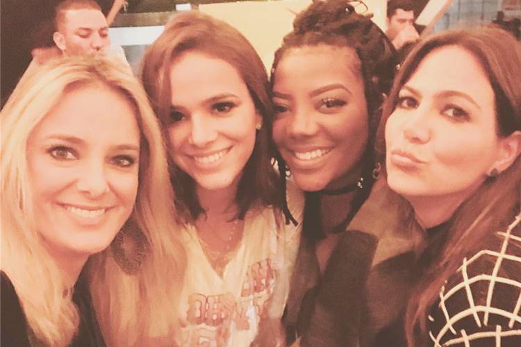 Bruna Marquezine, Ticiane Pinheiro e Ludmilla curtem juntas festival de música em São Paulo