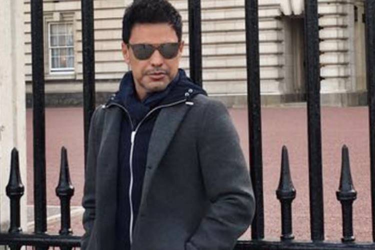 Zezé Di Camargo volta a responder internauta e lista ações de caridades que já fez