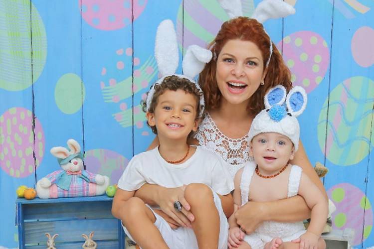 Barbara Borges com os filhos/Instagram/natalialedinefotografia