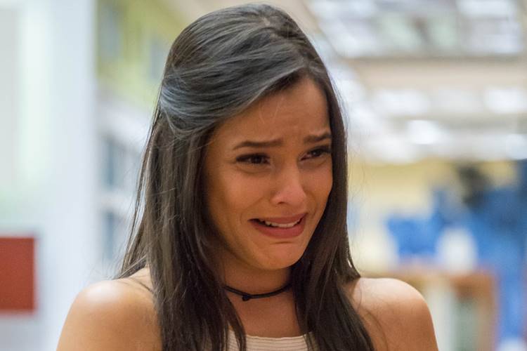 Emilly Araújo vira ‘boneco Judas’ neste Sábado de Aleluia – Veja!