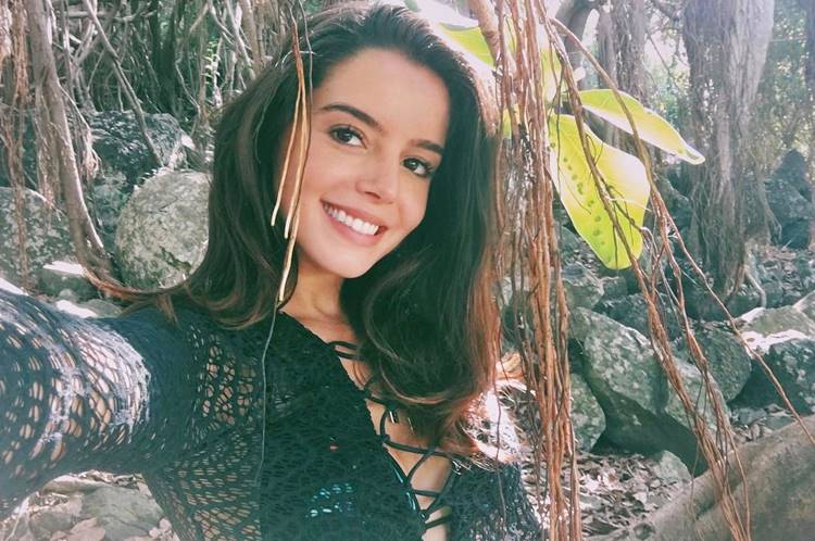 Giovanna Lancellotti publica foto beijando barriga de grávida de Yanna Lavigne