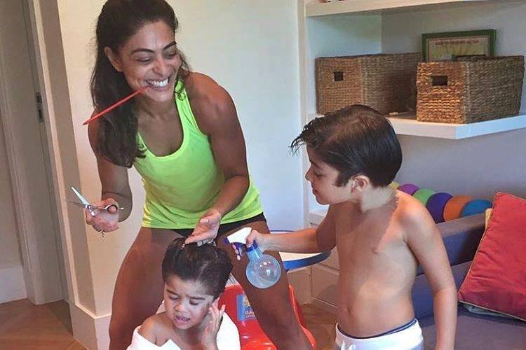 Juliana Paes corta cabelo dos filhos e publica registro divertido
