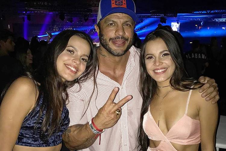 Klebber Bambam tieta Emilly e Mayla em show no Rio de Janeiro