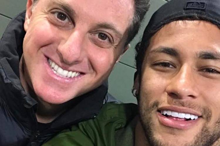 Luciano Huck grava com Neymar em Barcelona