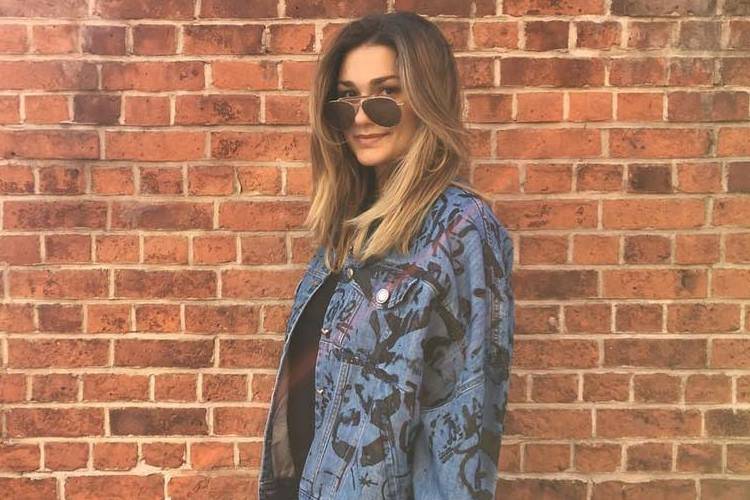 Sasha curte balada com amigos em Nova York