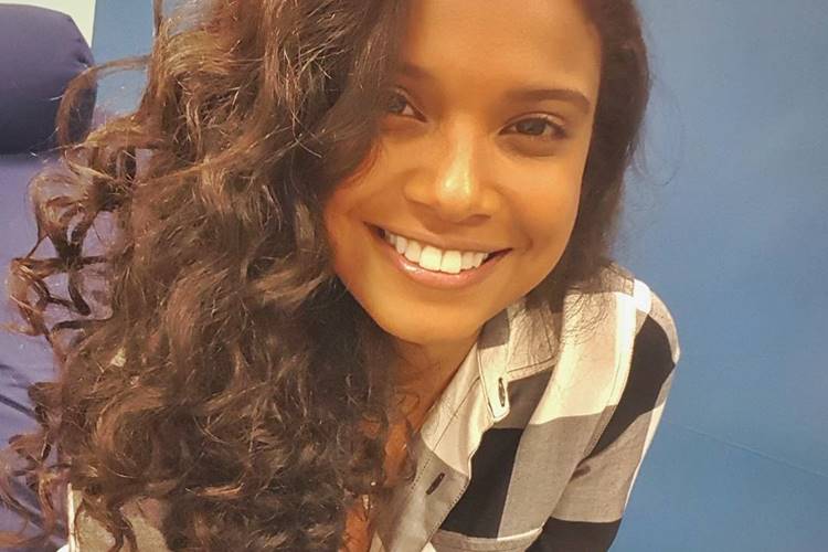 Grávida, Aline Dias exibe barriguinha nas redes sociais