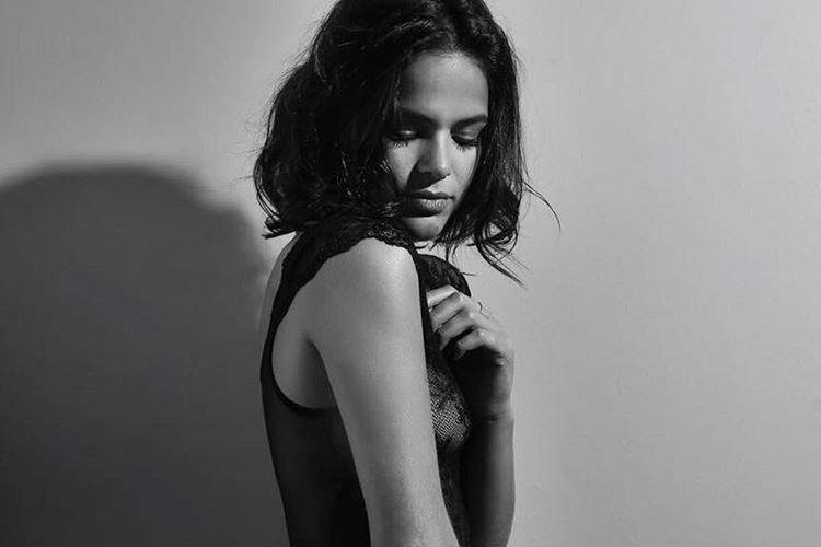 Bruna Marquezine publica foto sensual e seguidores vão à loucura
