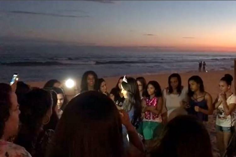 Emilly Araújo e fãs/ Instagram