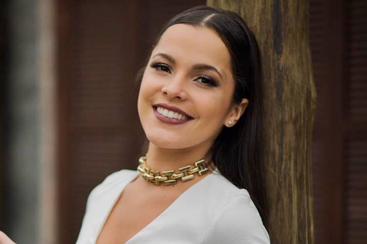 Emilly chama tia que passa por dificuldades para ser faxineira em sua casa, diz colunista