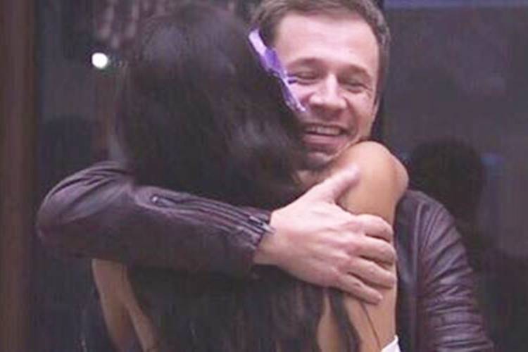 Ex-BBB Emilly Araújo parabeniza Tiago Leifert pelo seu aniversário