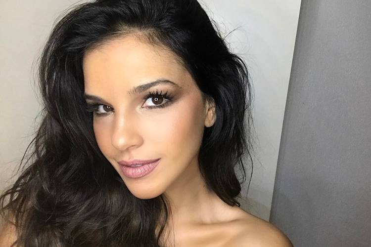 Mariana Rios reata namoro