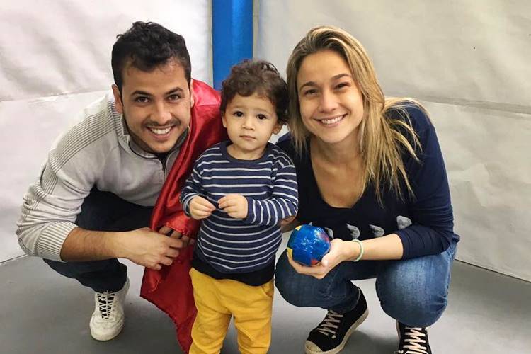 Fernanda Gentil publica foto com o ex-marido e fala sobre criação do filho