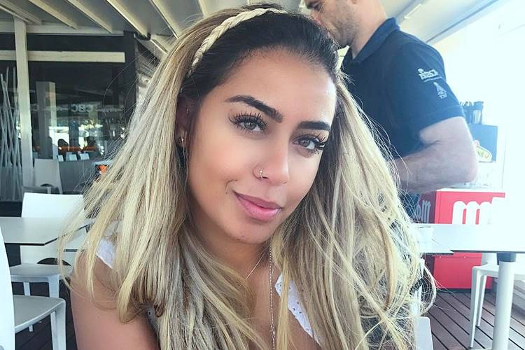 Irmã de Neymar ironiza elogio do jogador à modelo
