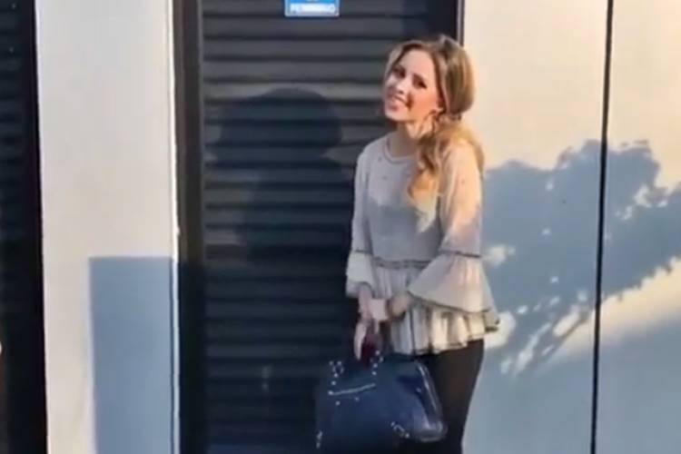 Luciano Huck flagra Sandy em banheiro de posto – Confira o vídeo!