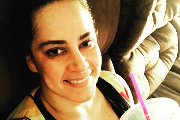 Abatida, Silvia Abravanel registra recuperação em casa após pneumonia