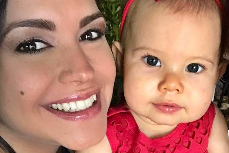 Thais Fersoza mostra momento de preguiça com Melinda