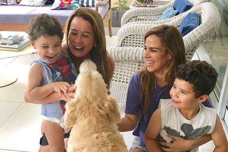 Zilu encanta seguidores ao publicar foto ao lado dos netos