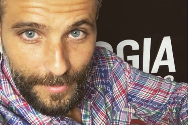 Bruno Gagliasso deixa evento após ver que estava do lado de deputado – Entenda!